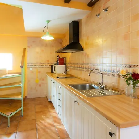 Charming House In With Garden.