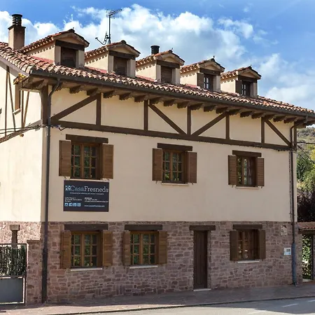 Charming House In With Garden. Сasa de vacaciones